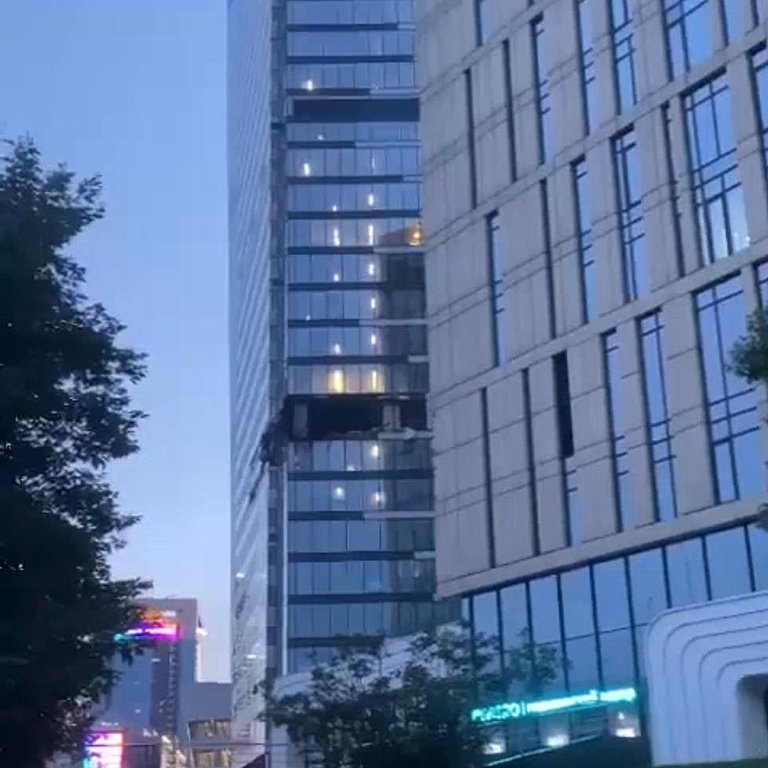 Атака москва сити. Пострадавшие в москва сити сегодня. Пострадавшие в москва сити сегодня. Дрон прилетел в москоу сити. Офисное здание.