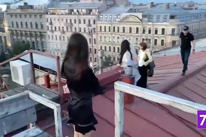 Клиенты интим-салона попытались сбежать от полиции по крыше