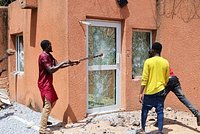 Военные захватили власть в Нигере. Почему Франция и соседние страны готовы начать вторжение и причем тут уран?