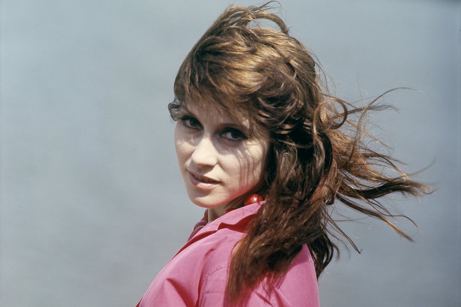 Өкше пенисаға енгізіледі