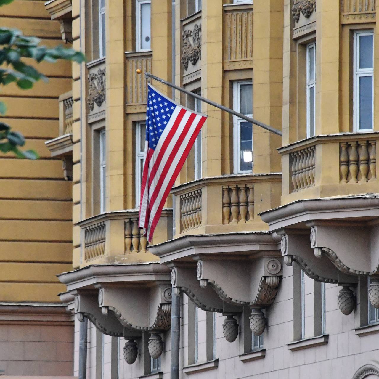 все посольства в москве