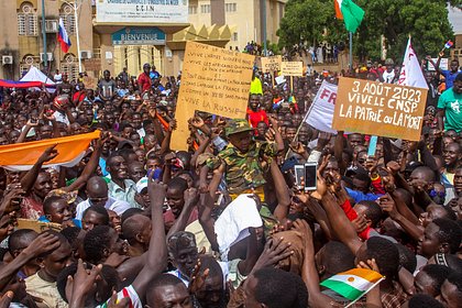 Мятежники в Нигере оставили президента Базума без воды