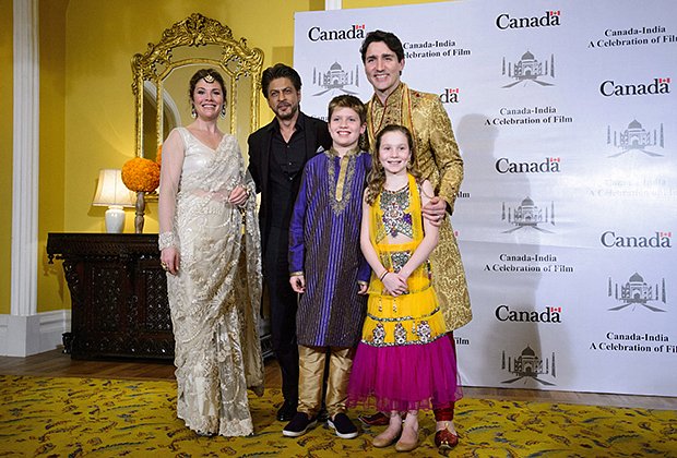 Джастин Трюдо с женой Софи Грегуар-Трюдо и детьми Эллой-Грейс и Ксавье в Мумбаи в 2018 году
