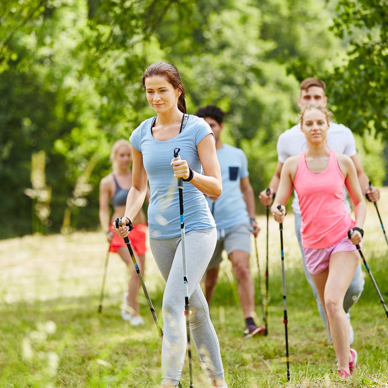 Что такое walking. Северная ходьба. Скандинавская ходьба. Северная ходьба с палками. Шведская ходьба с палками.