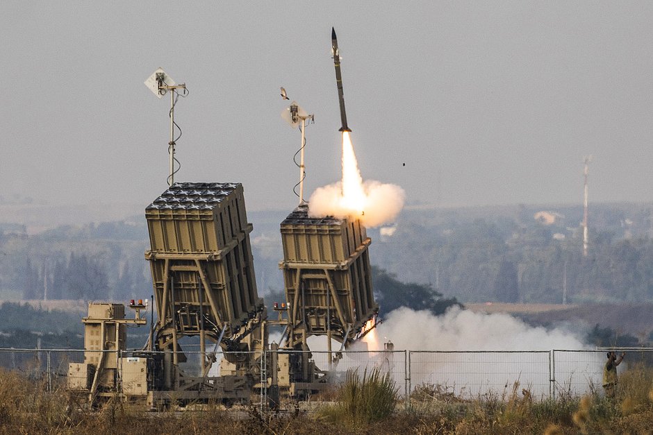 Противоракетная система «Железный купол» выпускает ракету-перехватчик в момент атаки из сектора Газа, 6 августа 2022 года