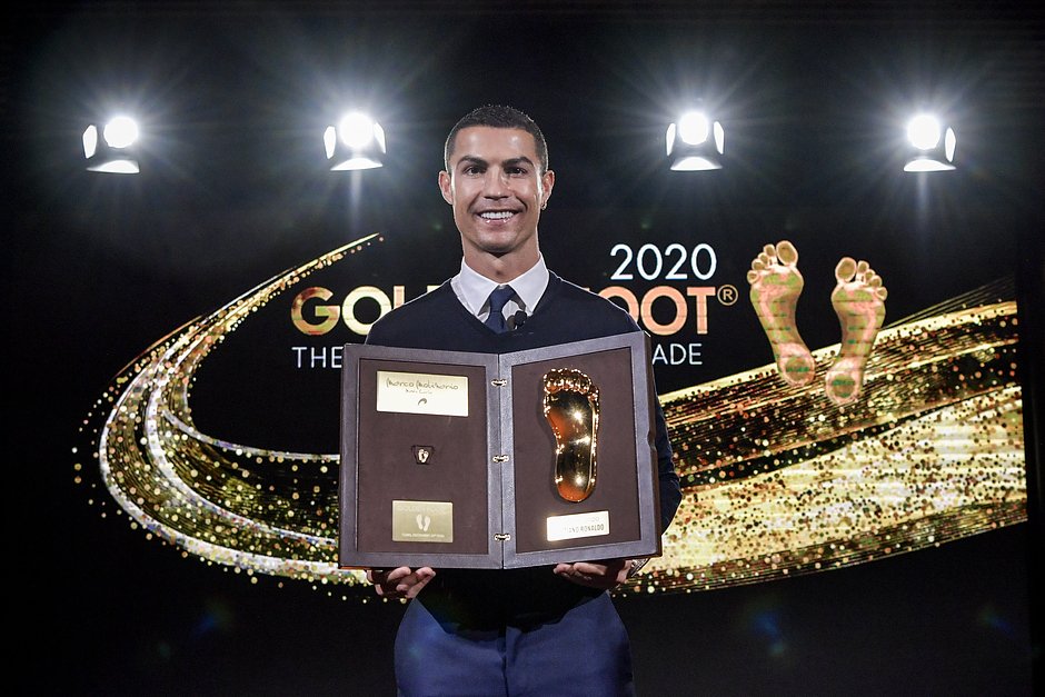 Криштиану Роналду получил премию «Золотой след» в 2020 году
