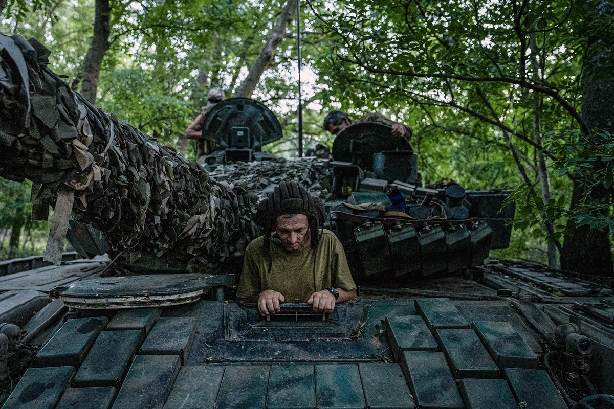 Ukrainian soldiers prepare their tank before going to the frontline as Ukrainian Army conduct operation to target trenches of Russian forces through the Donetsk Oblast, Ukraine on August 08, 2023. 