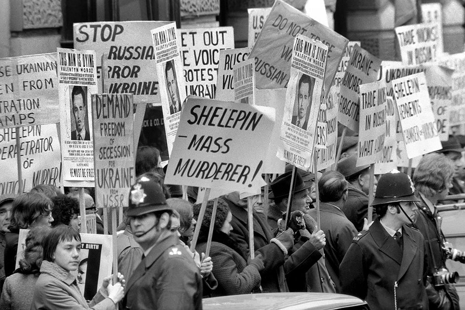 Демонстрация в Лондоне против визита Шелепина, 1975 год