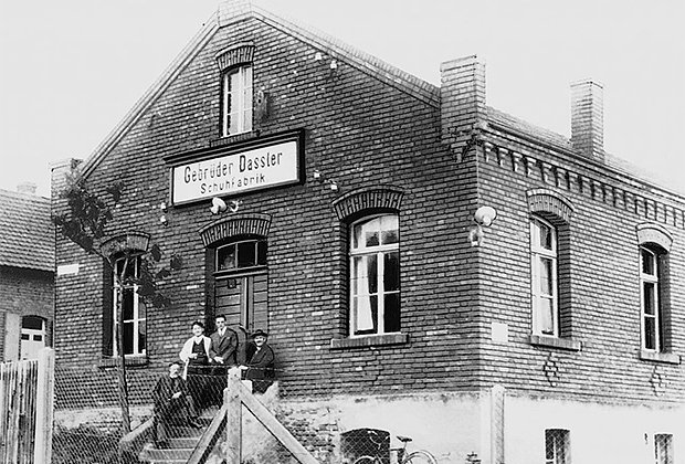 Первое здание обувной компании Дасслеров