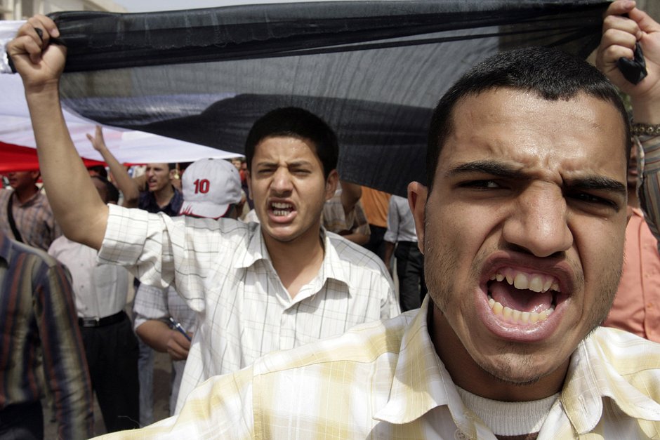 Активисты «Братьев-мусульман» протестуют в университете Эль-Азхар, Каир, 16 апреля 2008 года