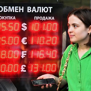 Курс доллара начал падать