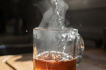 Заподозренный в пьяной езде российский чиновник заявил об отравлении чаем