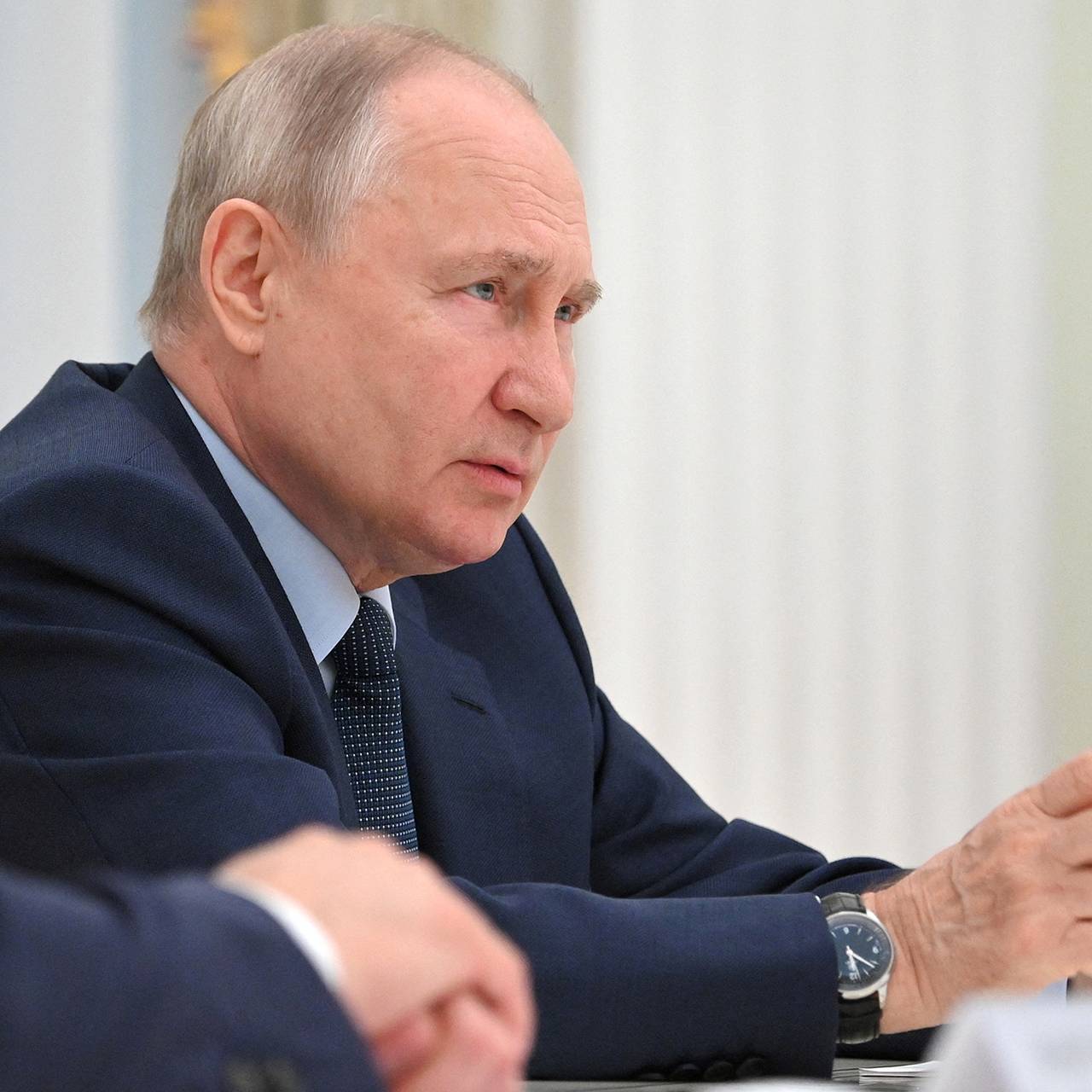 Путин поручил выплачивать детское пособие, независимо от материального положения семьи -