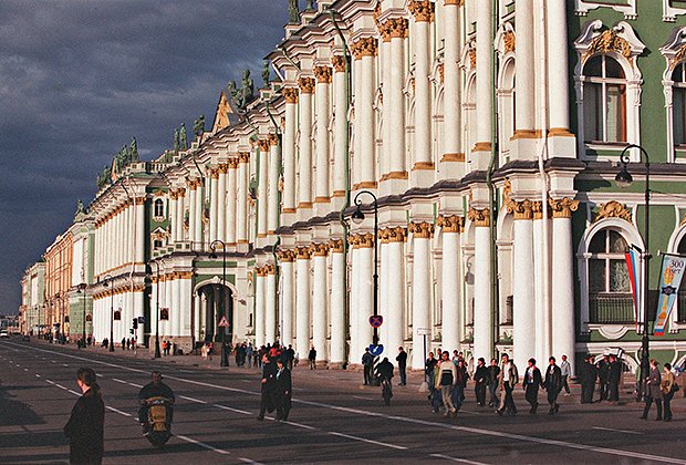 Здание Государственного Эрмитажа в Санкт-Петербурге
