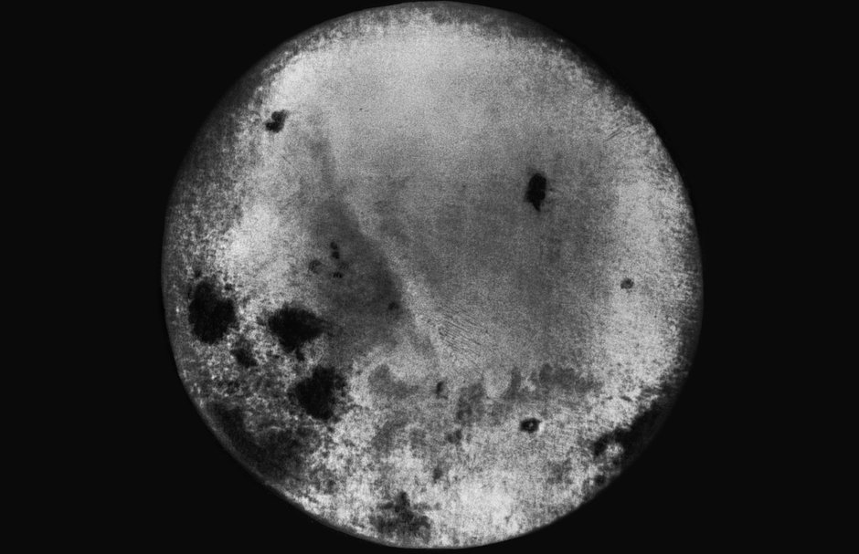 Снимок невидимой с Земли стороны Луны, полученный с борта станции «Луна-3»