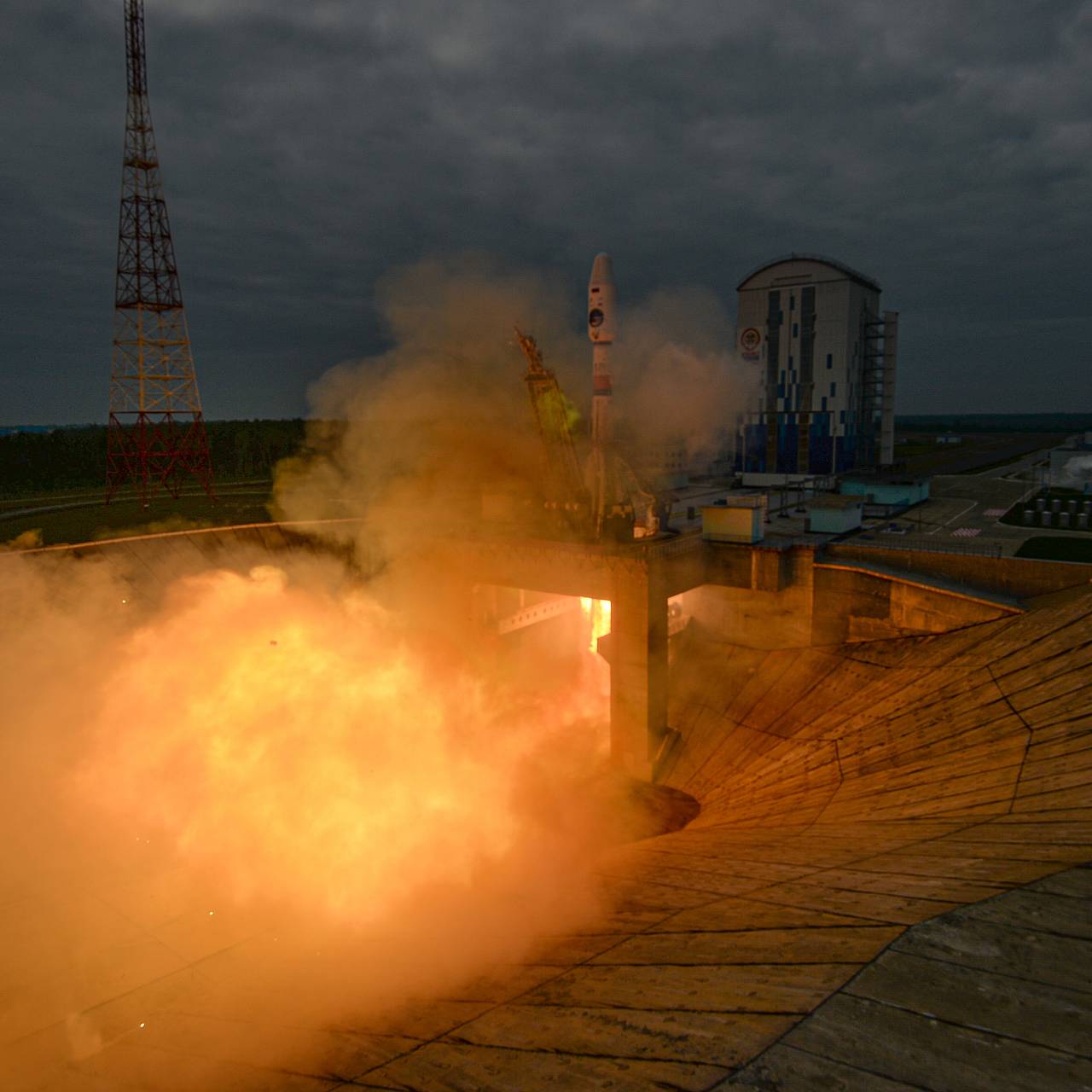 Миссия «Луна-25» провалилась. Зачем России лететь на спутник Земли и почему  никакие аварии не остановят лунную гонку?: Космос: Наука и техника: Lenta.ru