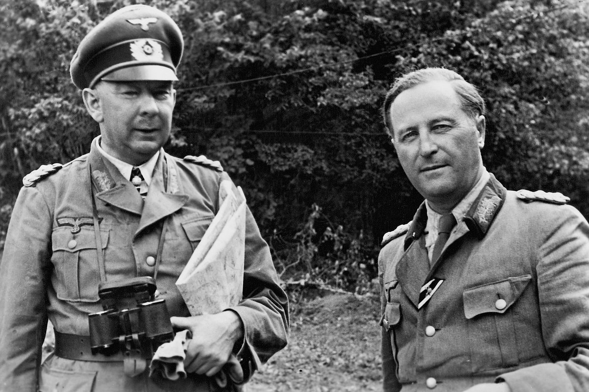 Генерал Вернер Кемпф (слева)  и генерал Герман Брейт на командном пункте в районе Белгорода, 1943 год