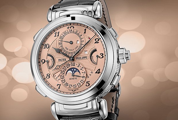 Часы Patek Philippe Grandmaster Chime артикул 6300A-010. Их уникальная версия была продана на аукционе Only Watch за рекордную сумму — более 34 миллионов долларов (около двух миллиардов рублей)