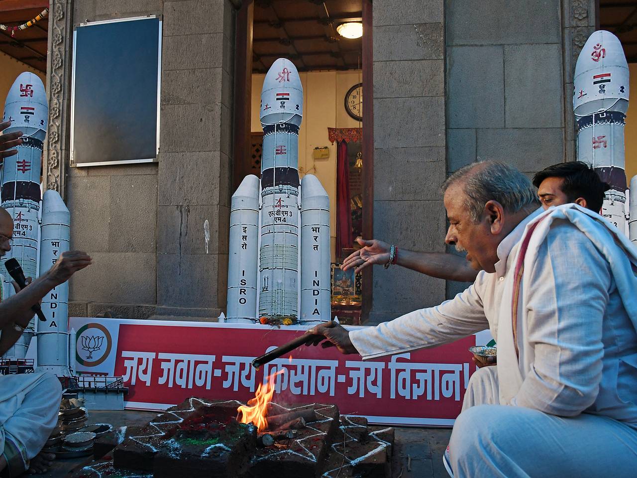 Станция Chandrayaan-3 успешно села на Луну — что известно об индийской  лунной программе?: Космос: Наука и техника: Lenta.ru