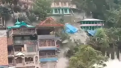 Обрушившиеся как домино многоэтажки в Индии попали на видео