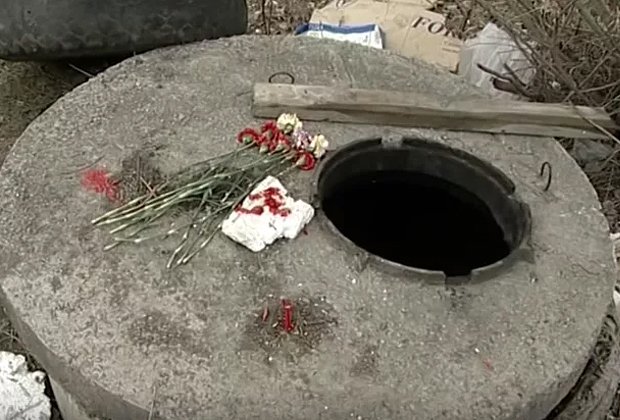 Вход в коллектор, в котором были найдены тела школьников из Красноярска