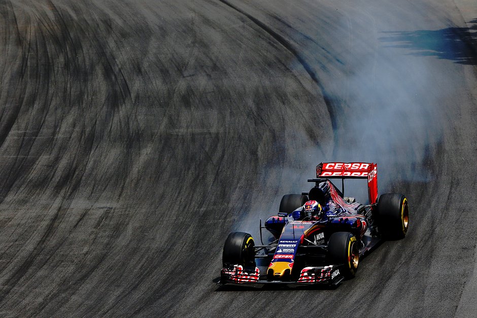 Макс Ферстаппен в болиде Toro Rosso на Гран-при Бразилии в 2015 году