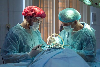 Хирург развеял популярные мифы о пластических операциях