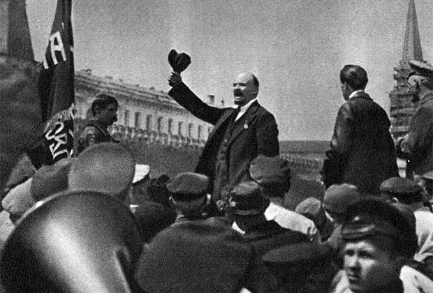 Владимир Ленин на параде частей Всеобуча в Москве