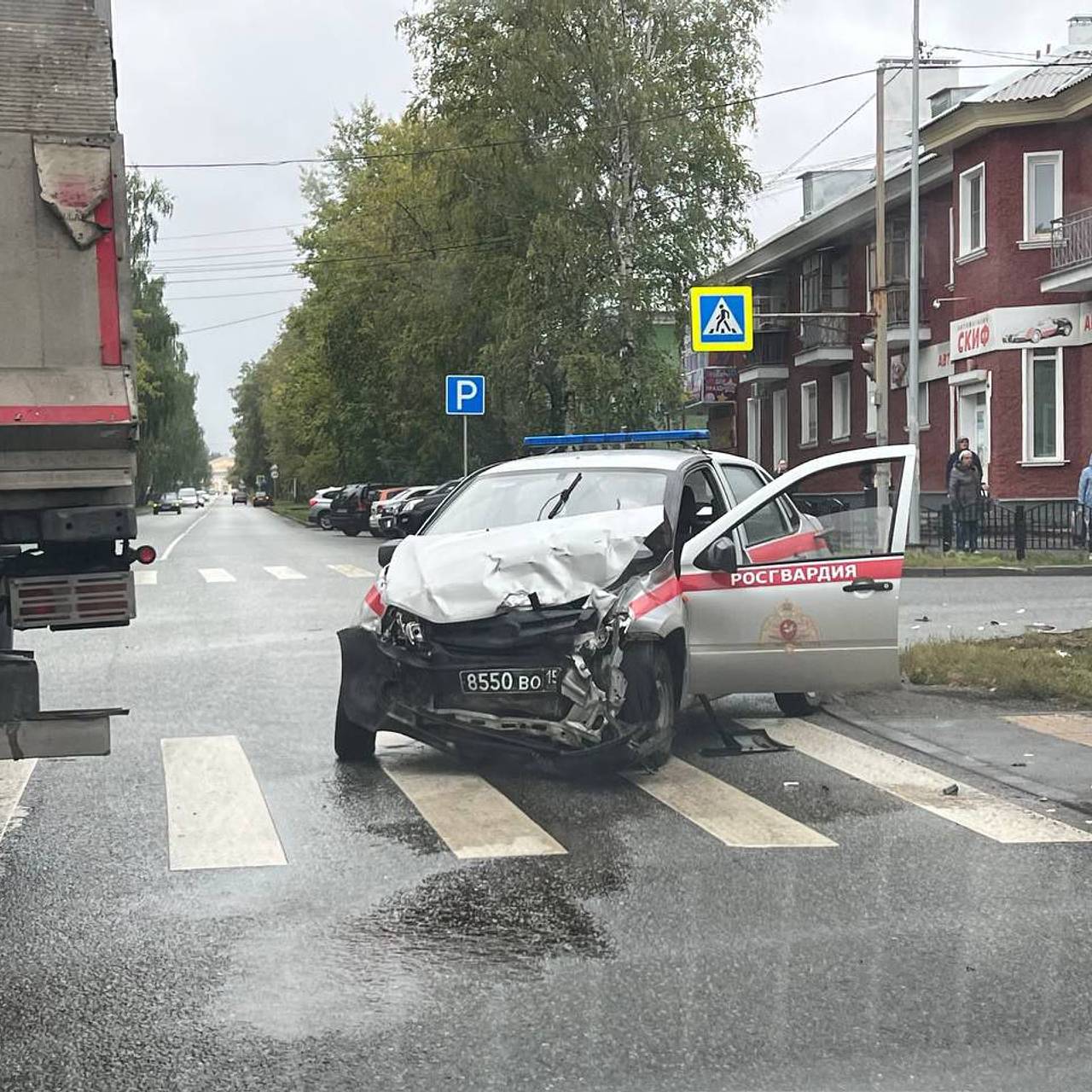 Машина Росгвардии столкнулась с Renault и попала на видео: Следствие и суд:  Силовые структуры: Lenta.ru