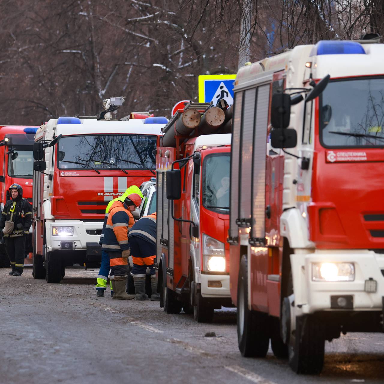 В России захотели дать право пожарным таранить автомобили: Общество:  Россия: Lenta.ru