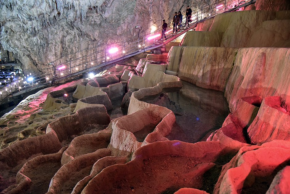 Известняковая пещера близ Сирогойно, на склонах горы Златибор 
