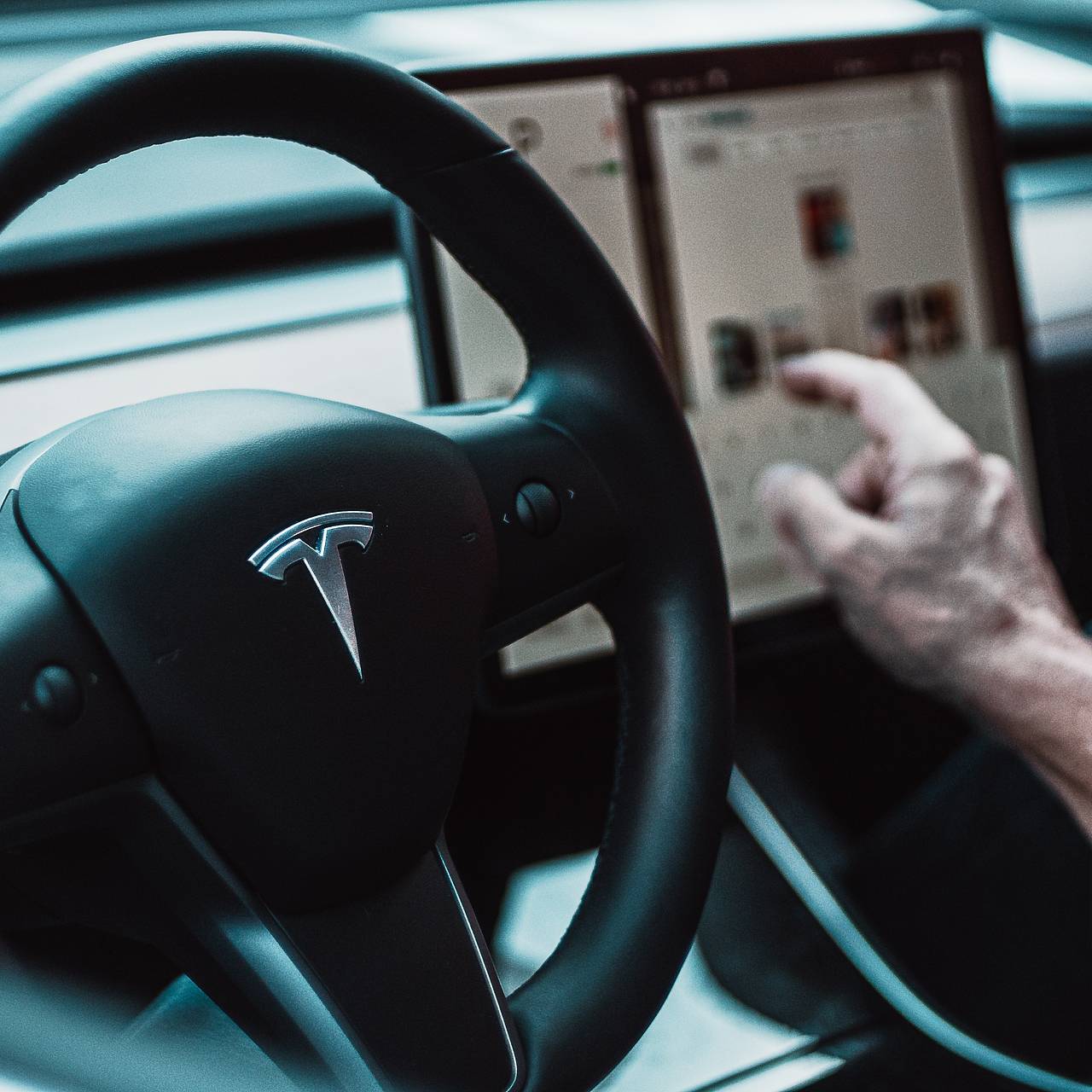 Власти США проверят автопилот Tesla: Техника: Наука и техника: Lenta.ru