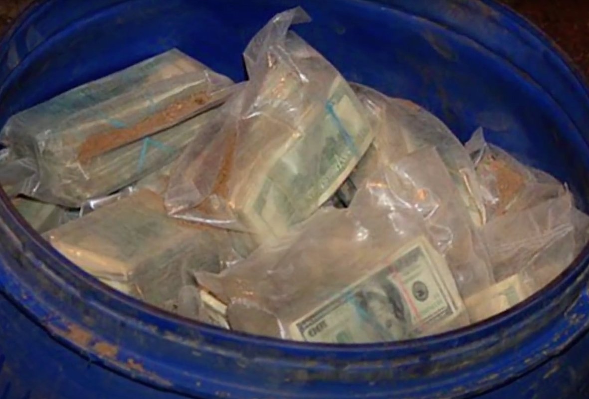 Деньги картеля Эскобара, найденные в 2015 году