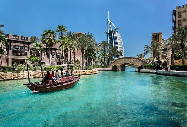 В Эмираты туристы едут в поисках арабского колорита и роскоши