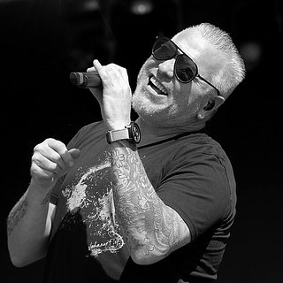 Умер автор главной песни из «Шрека» и бывший фронтмен Smash Mouth Стивен Харвелл
