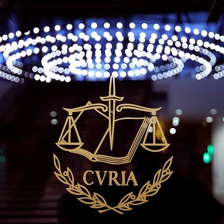 ЕС отказался снимать санкции с российских миллиардеров