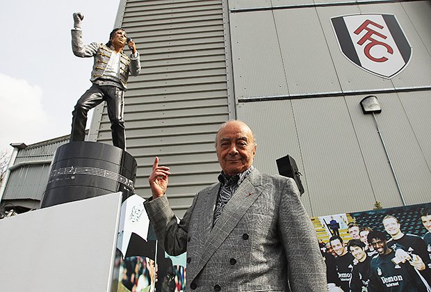 В 2011 году аль-Файед поставил памятник своему другу Майклу Джексону у стадиона Fulham. Когда миллиардер продал клуб, памятник демонтировали