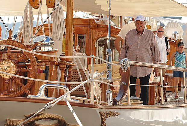 Мохаммед аль-Файед владел несколькими яхтами. Любимая ретролодка стояла в марине Сен-Тропе