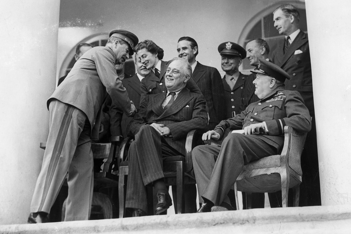 Иосиф Сталин, Франклин Рузвельт и Уинстон Черчилль (слева направо) на конференции в Тегеране, 1943 год 