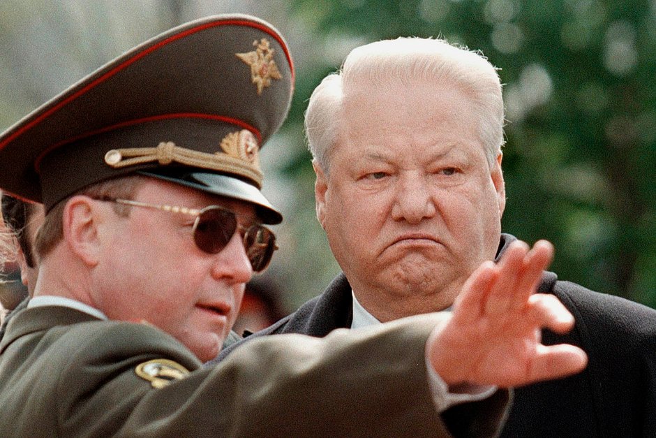 Президент Борис Ельцин и министр внутренних дел, вице-премьер Сергей Степашин, 7 мая 1999 года