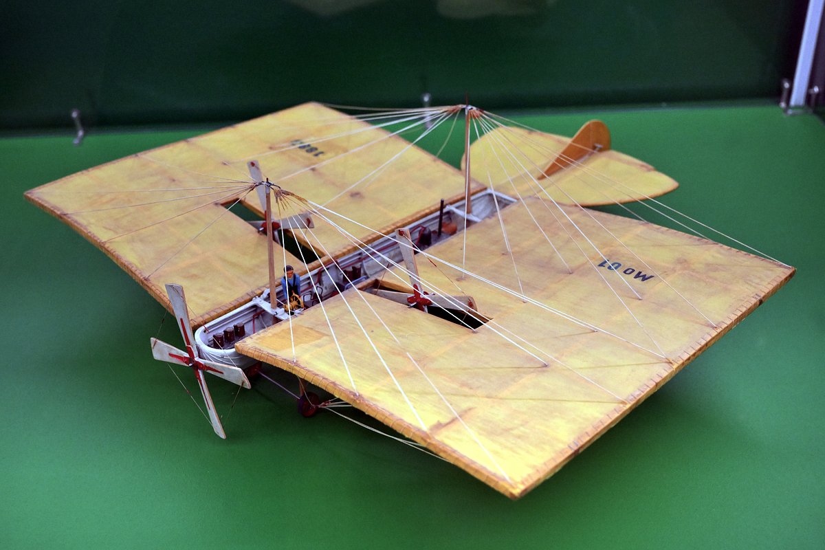 Модель самолета Можайского