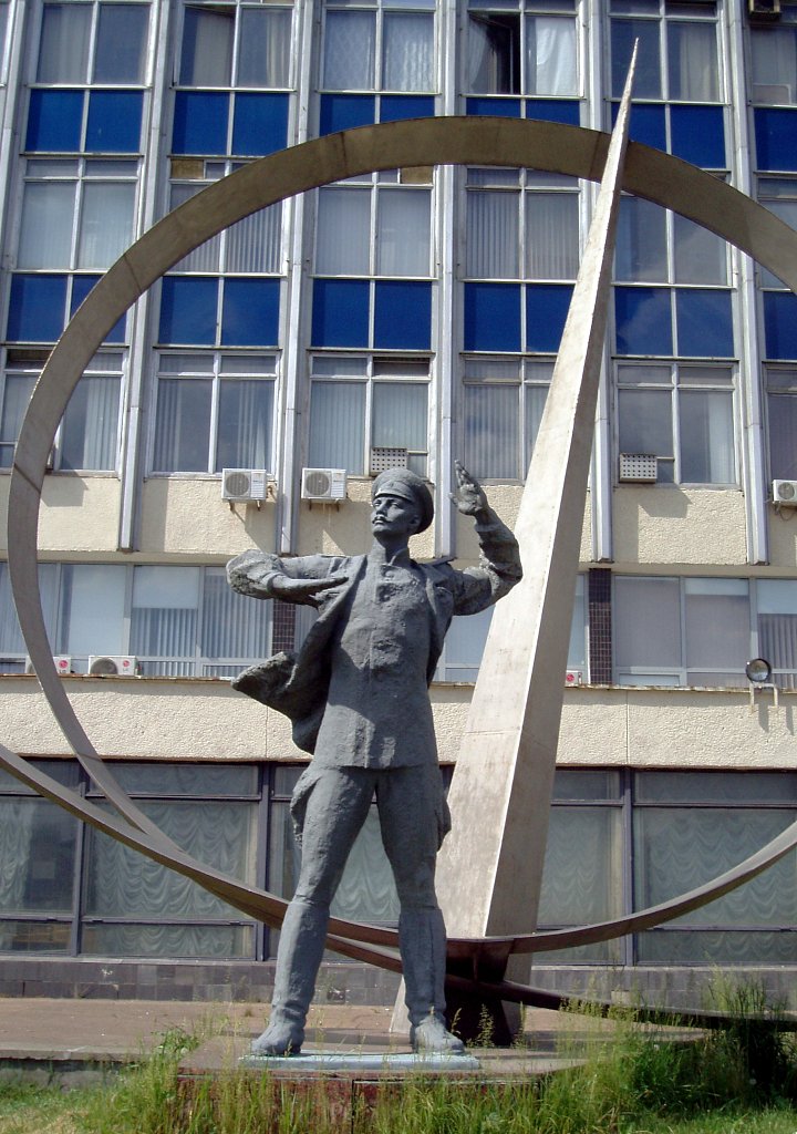 Памятник Петру Нестерову в Киеве