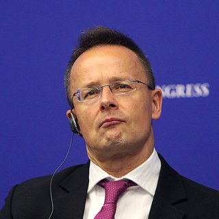 Венгрия выразила обеспокоенность отправкой США оружия на Украину