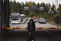 Россиянам запретили въезд в Европу на машине, со смартфоном и даже чемоданом. Правда ли, что все конфискуют на границе?