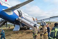 Пассажирский самолет «Уральских авиалиний» совершил аварийную посадку в поле. Почему подвиг пилотов назвали чудом?