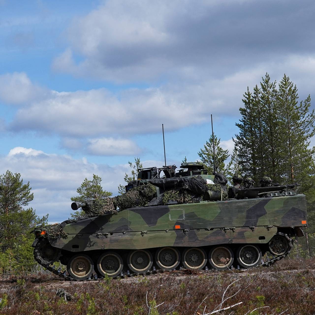 Европейская страна получит БМП CV90 с «Железным кулаком»: Оружие: Наука и  техника: Lenta.ru