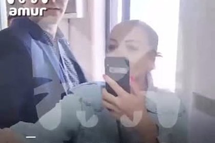 Picture: Россиянка залила чиновников перцовкой и попала на видео