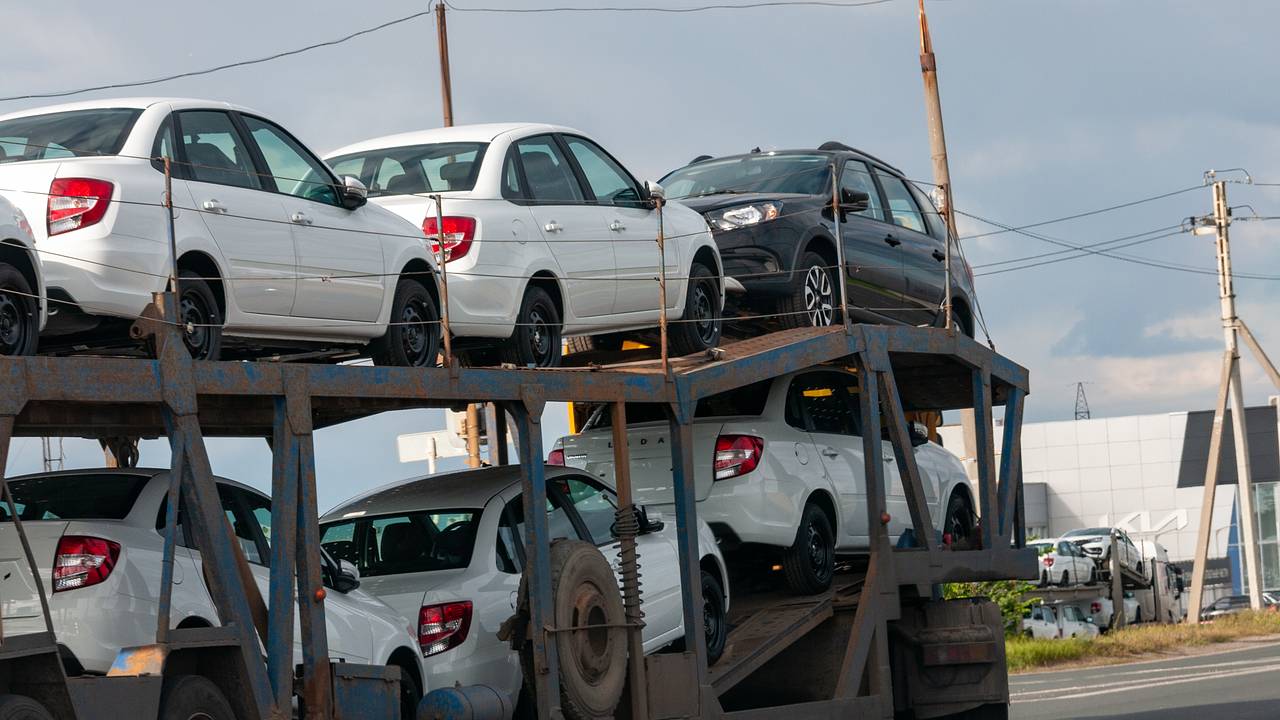 Российские автомобили рекордно подорожали: Бизнес: Экономика: Lenta.ru