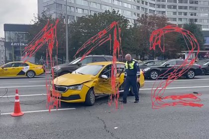 Picture: Появились кадры с места аварии с авто Управделами президента в центре Москвы