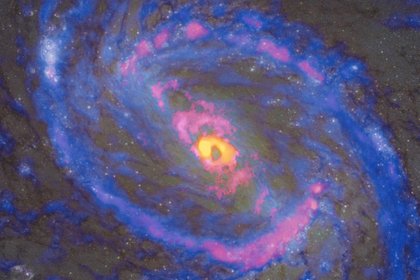 Раскрыто прямое воздействие черных дыр на галактики